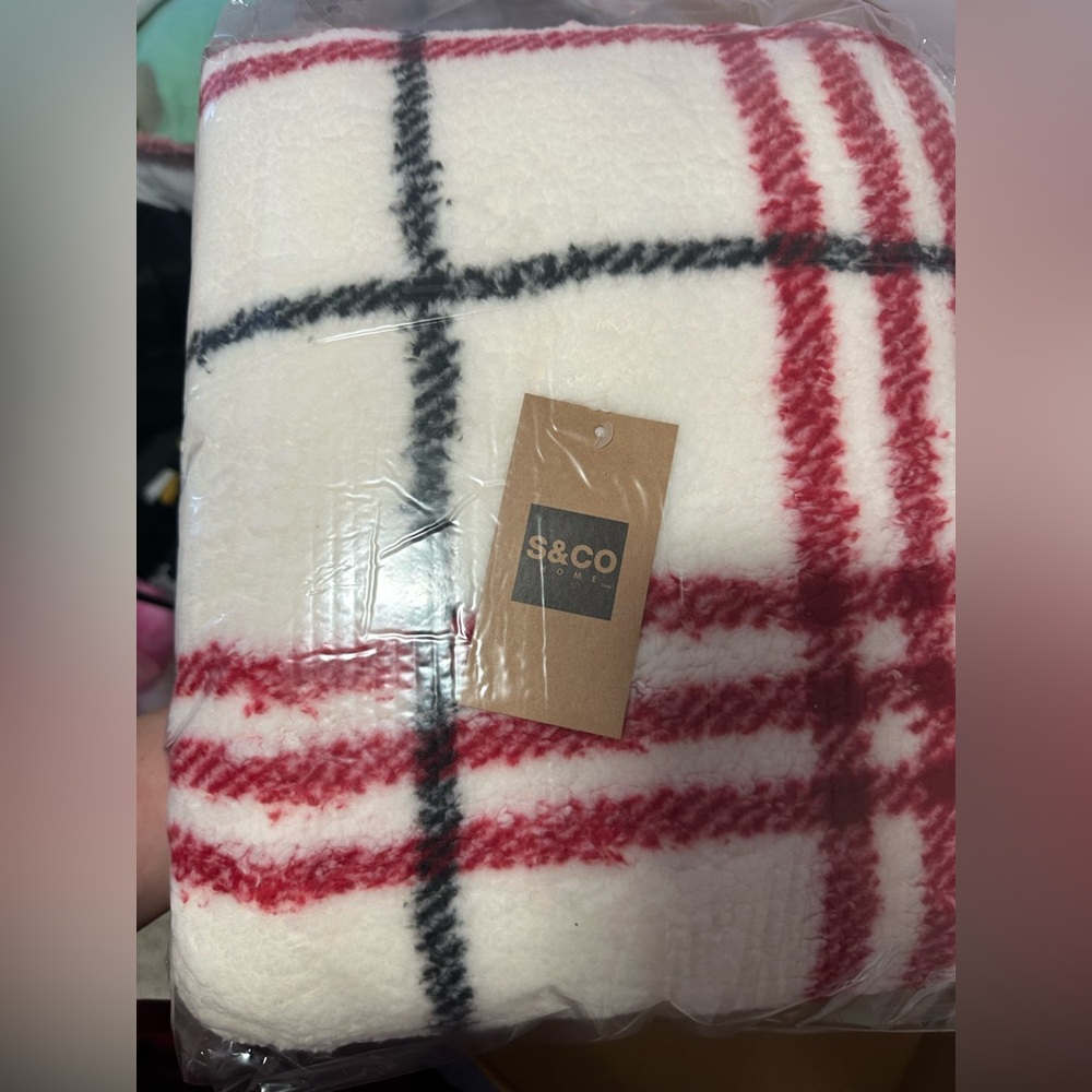 NWT Sherpa hooded throw